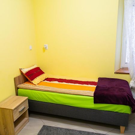 Apartament Przy Rynku Ostrowiec Świętokrzyski Esterno foto