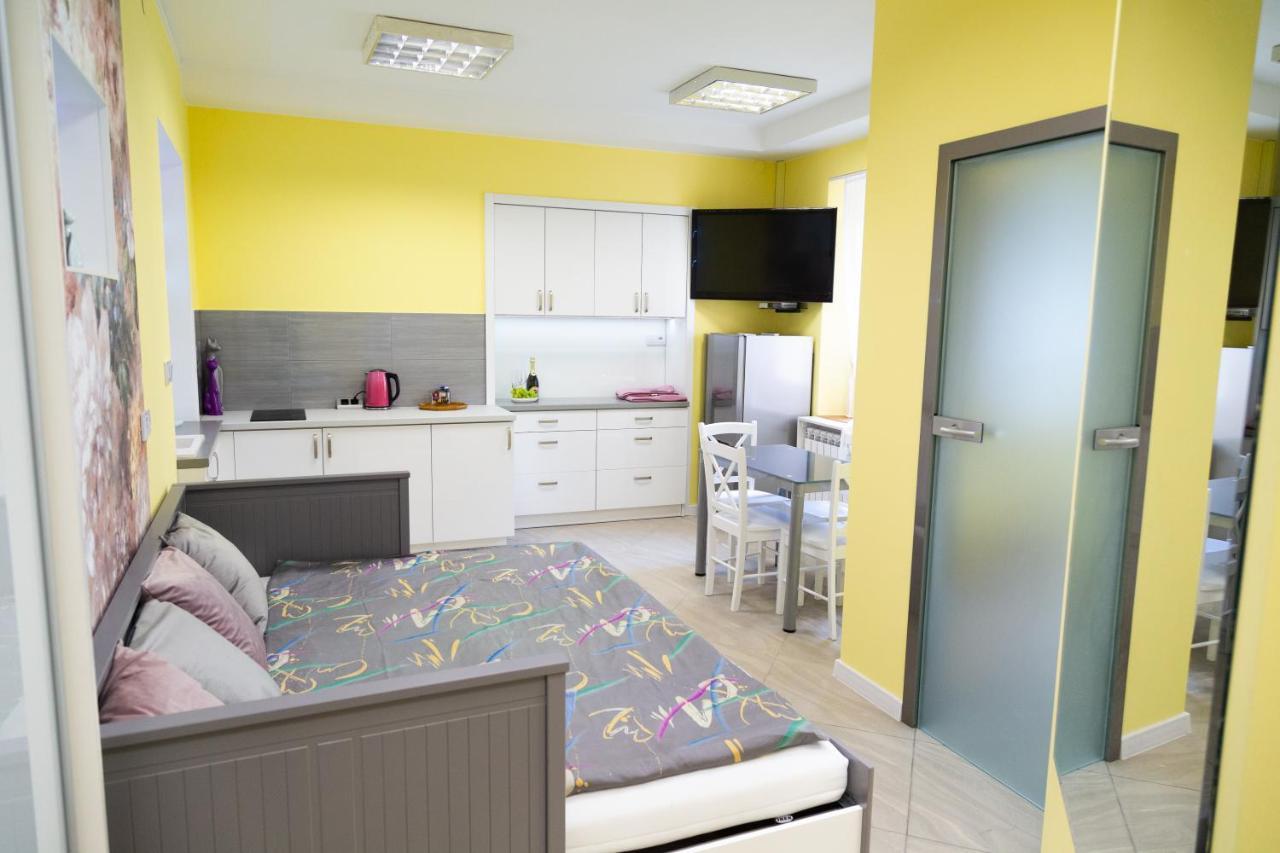 Apartament Przy Rynku Ostrowiec Świętokrzyski Esterno foto